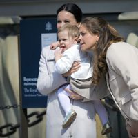 La princesa Magdalena de Suecia y Sofia Hellqvist junto a la pequeña princesa Leonor de Suecia