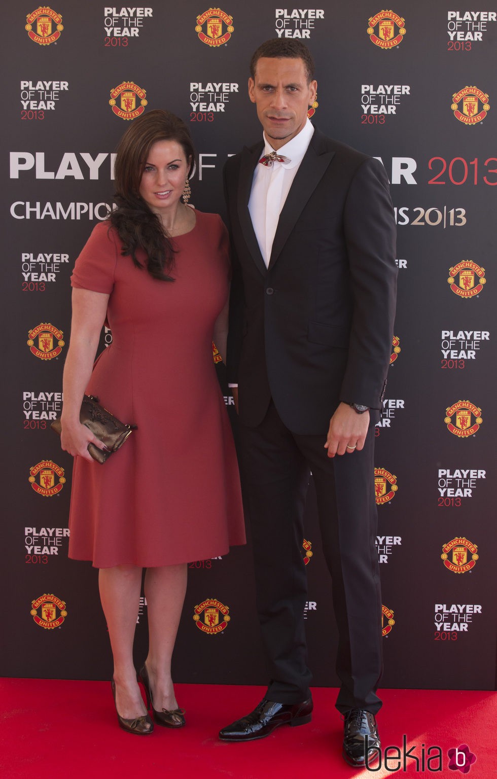 Rio Ferdinand y su esposa Rebecca Ellison en la entrega de premios al Jugador del Año