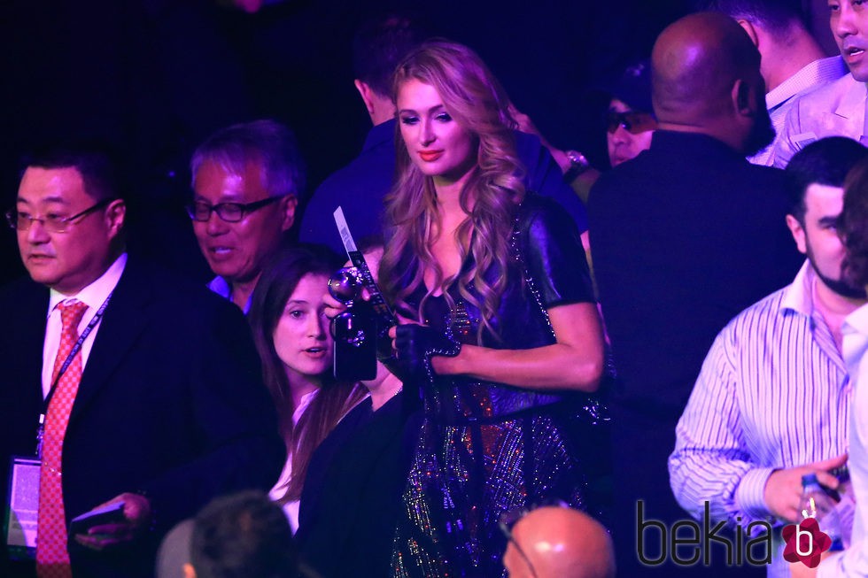 Paris Hilton en el 'Combate del Siglo' en Las Vegas