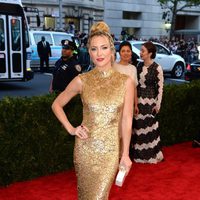 Kate Hudson en la alfombra roja de la Gala del Met 2015