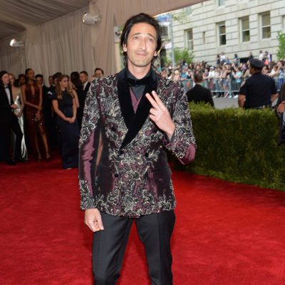 Adrien Brody en la alfombra roja de la Gala del Met 2015