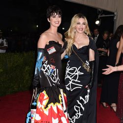 Madonna y Katy Perry en la alfombra roja de la gala MET 2015