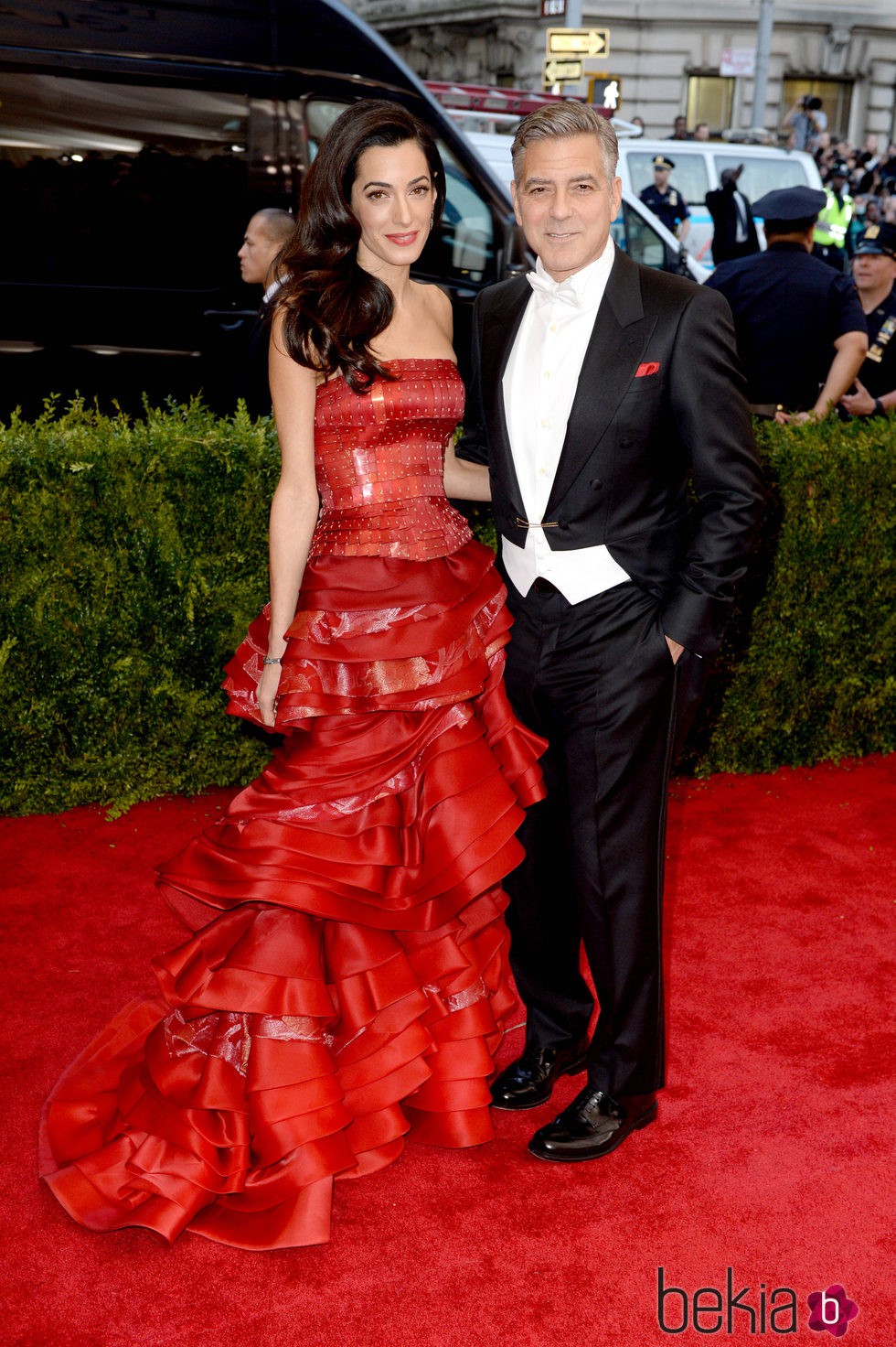 George Clooney y su mujer Amal Alamuddin en la gala MET 2015