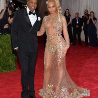 Beyoncé y Jay Z en la alfombra roja de la gala MET 2015