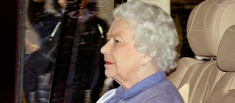 La Reina Isabel II conoce a su bisnieta Carlota de Cambridge