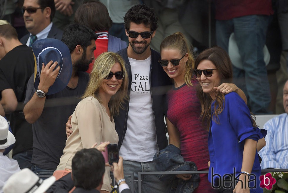 Manuela Vellés y Miguel Ángel Muñoz con sus fans en el Madrid Open 2015