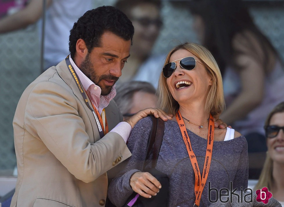 Eugenia Martínez de Irujo se divierte con un amigo en el Open de Madrid 2015