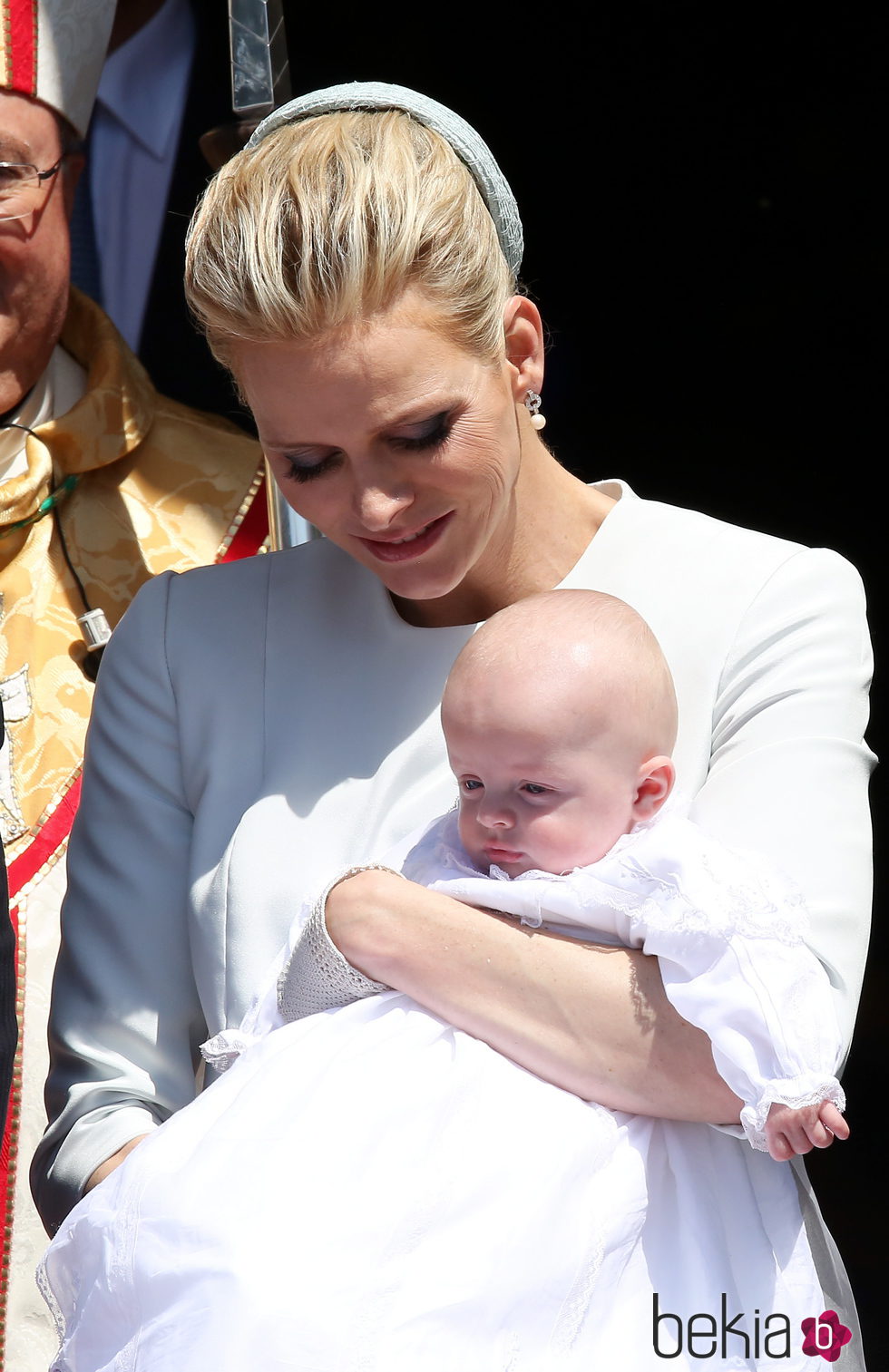 Charlene de Mónaco con su hijo Jacques en su bautizo