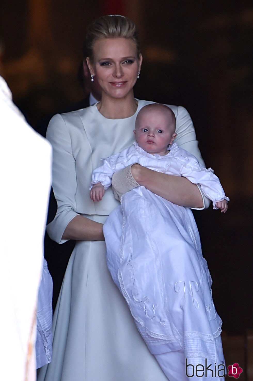 Jacques de Mónaco en brazos de la Princesa Charlene en su bautizo