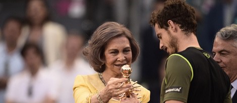 La Reina Sofía entregando a Andy Murray el trofeo del Madrid Open 2015