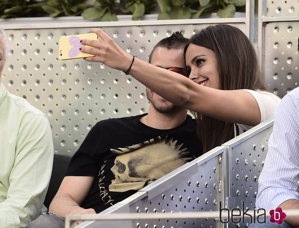 Cristina Pedroche y David Muñoz haciéndose un selfie en la final del Madrid Open 2015