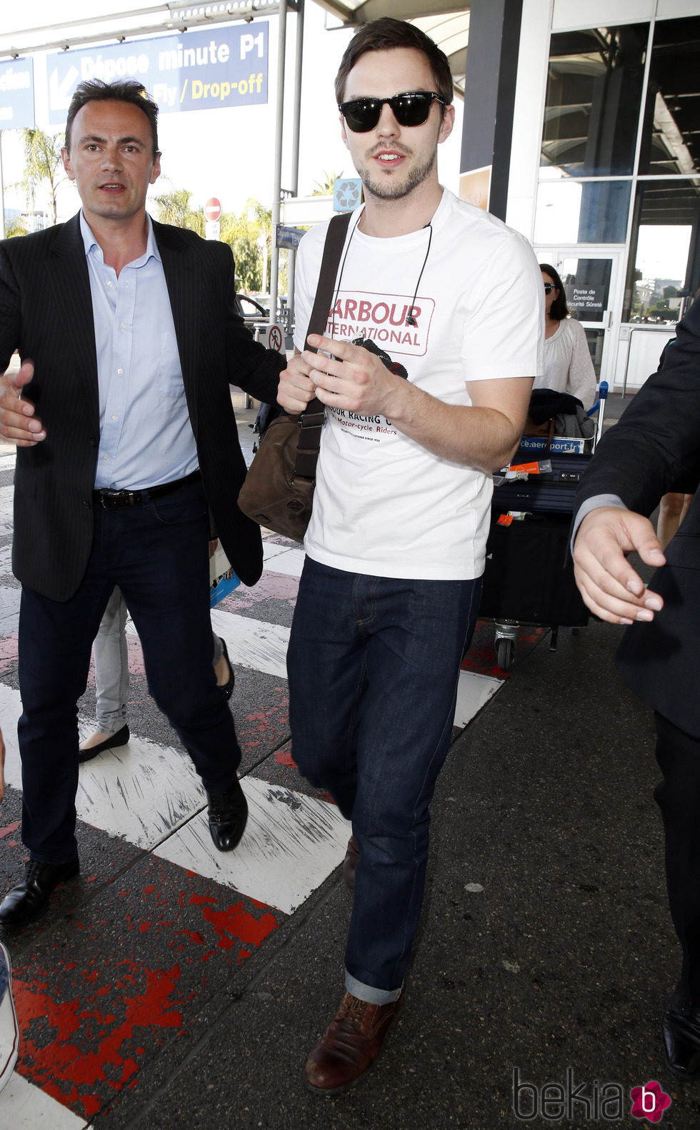 Nicholas Hoult a su llegada al Festival de Cannes 2015