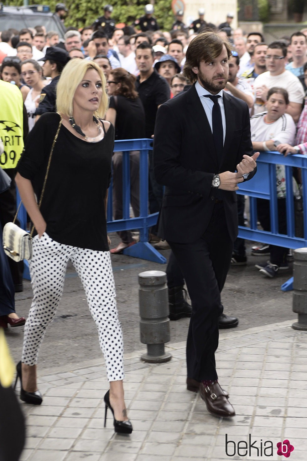Amaia Salamanca presume de embarazo junto a Rosauro Varo en el Bernabéu