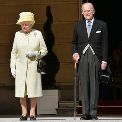 La Reina Isabel II y el Duque de Edimburgo en la Garden Party del Palacio de Buckingham