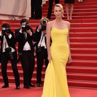 Charlize Theron en el estreno de 'Mad Max: Furia en la carretera' en Cannes 2015