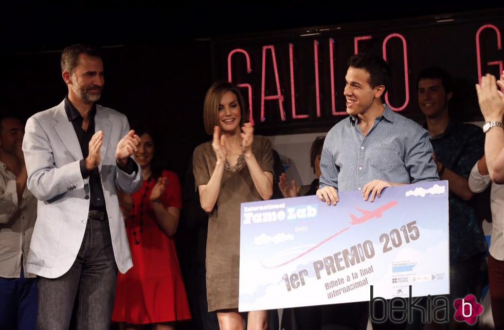 Los Reyes Felipe y Leticia entregan los premios de la final española de FameLab 2015