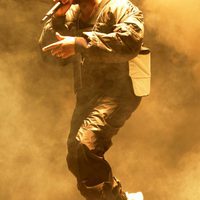 Kanye West actuando en los Billboard Music Awards 2015