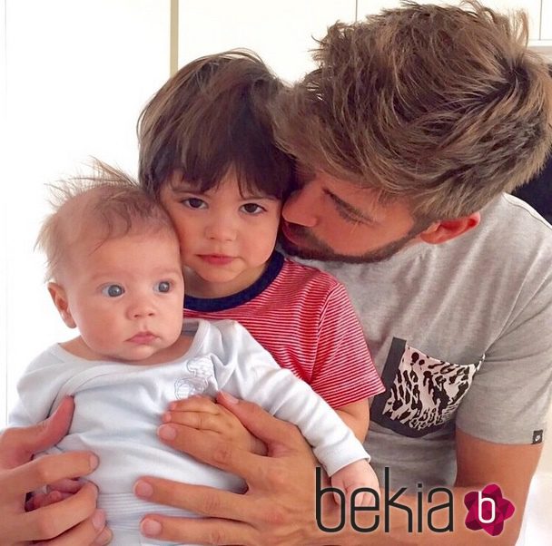 Primera imagen de Gerard Piqué con sus hijos Milan y Sasha
