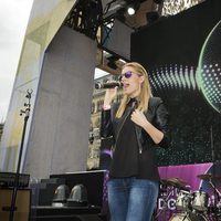 Edurne en una prueba de sonido en el Eurovision Village de Viena