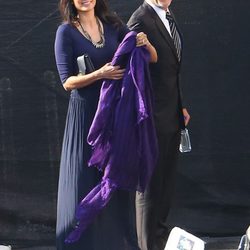 Bruce Willis y Emma Heming entrando al set de 'Dancing With The Stars'
