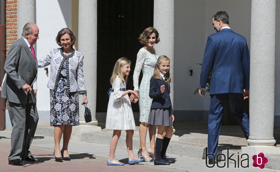 La Princesa Leonor junto a la Familia Real en su Primera Comunión