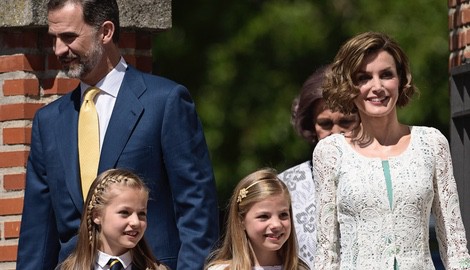 La Princesa Leonor con los Reyes Felipe y Letizia y la Infanta Sofía en su Primera Comunión