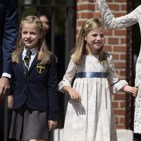 La Princesa Leonor con la Infanta Sofía en su Primera Comunión