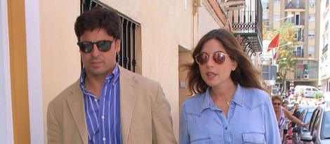 Fran Rivera y Lourdes Montes en la capilla ardiente de Manuel Molina en Sevilla