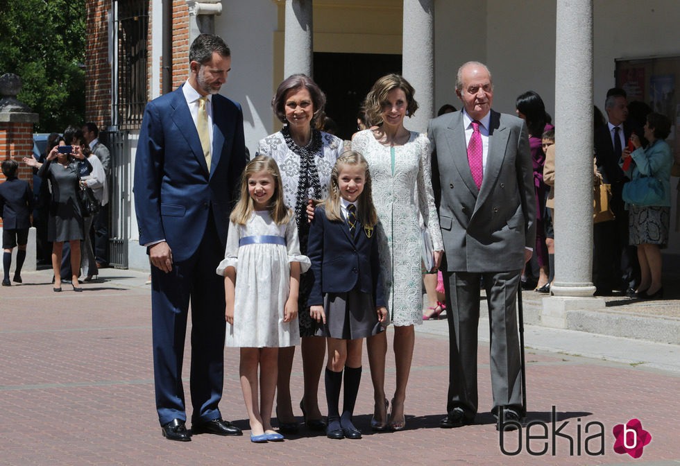 La Familia Real Española en la Comunión de la Princesa Leonor