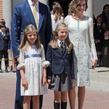 Los Reyes Felipe y Letizia con sus hijas en la Primera Comunión de la Princesa Leonor