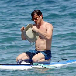 Matt Bomer tras su caída practicando paddle surf en sus vacaciones en Hawaii