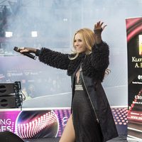 Edurne interpreta 'Amanecer' en la Big Five Party celebrada en el Eurovision Village