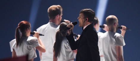 Loïc Nottet, representante de Bélgica en Eurovisión 2015, interpreta el tema 'Rhythm Inside' en la 1ª semifinal