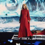 Edurne con un vestido rojo en Eurovisión 2015