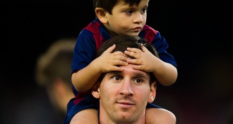Leo Messi celebra la Liga 2014/2015 con su hijo Thiago