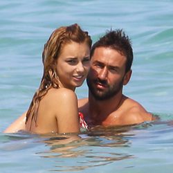 Marko Jaric con su nueva novia en la playa