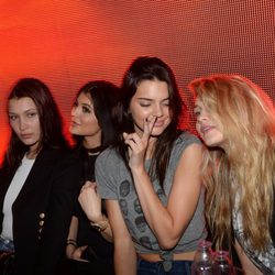 Gigi Hadid, Kendall Jenner y Kylie Jenner en el concierto de Tyga