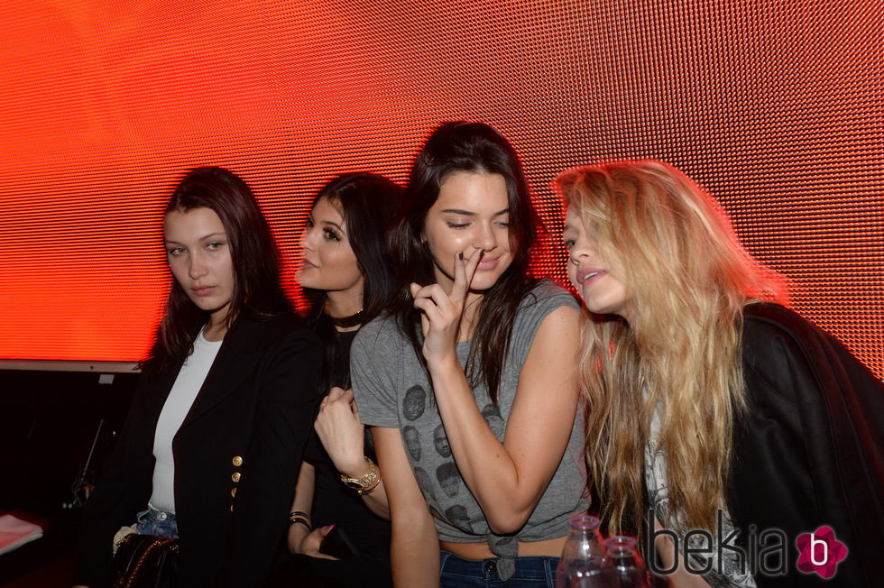 Gigi Hadid, Kendall Jenner y Kylie Jenner en el concierto de Tyga