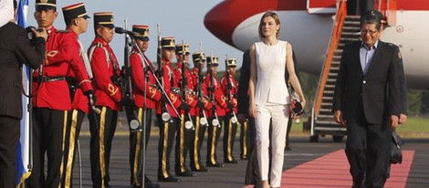 La Reina Letizia llegando a El Salvador tras visitar Honduras