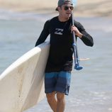 Zac Efron de vacaciones en Hawaii practicando paddle surf