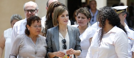 La Reina Letizia durante su visita de cooperación a la población de El Salvador Suchitoto