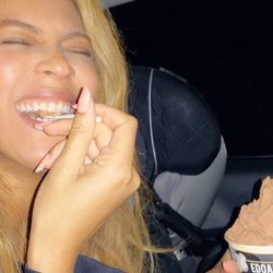 Beyoncé comiendo un helado en Italia