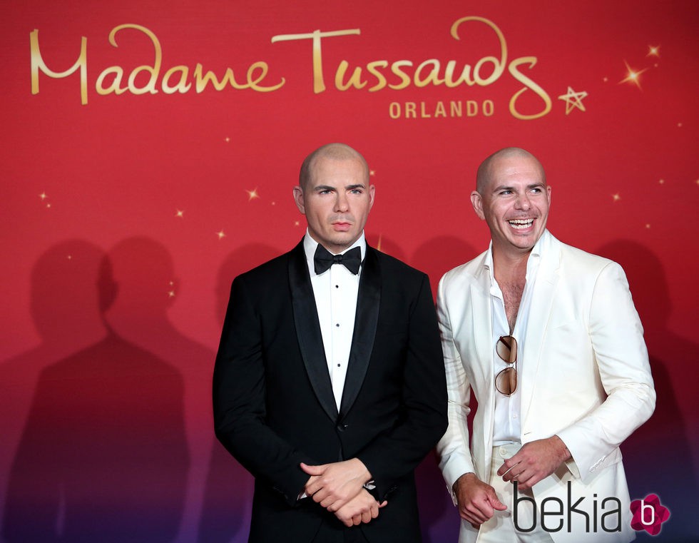 Pitbull y su figura de cera en el Museo Madame Tussauds de Orlando