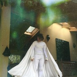 Jaden Smith viste un traje blanco de Batman en su fiesta de graduación