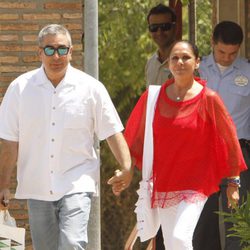 Isabel Pantoja sale de la cárcel de la mano de su hermano Agustín