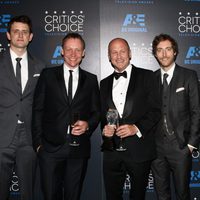 T.J. Miller acompañado en la entrega de premios de los Critics' Choice Awards 2015