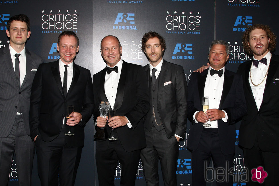 T.J. Miller acompañado en la entrega de premios de los Critics' Choice Awards 2015