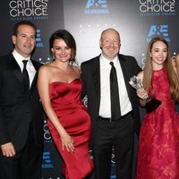 Alison Wright acompañada en los premios Critics' Choice Awards 2015.
