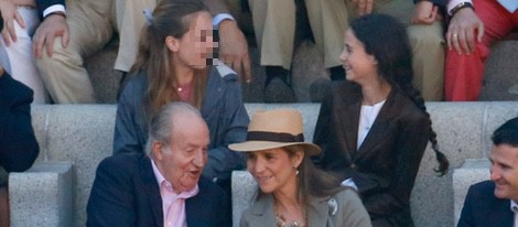 El Rey Juan Carlos, la Infanta Elena y Victoria de Marichalar en una corrida de toros de San Isidro 2015