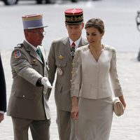 La Reina Letizia a su llegada a París para su primer Viaje de Estado a Francia como Reina de España